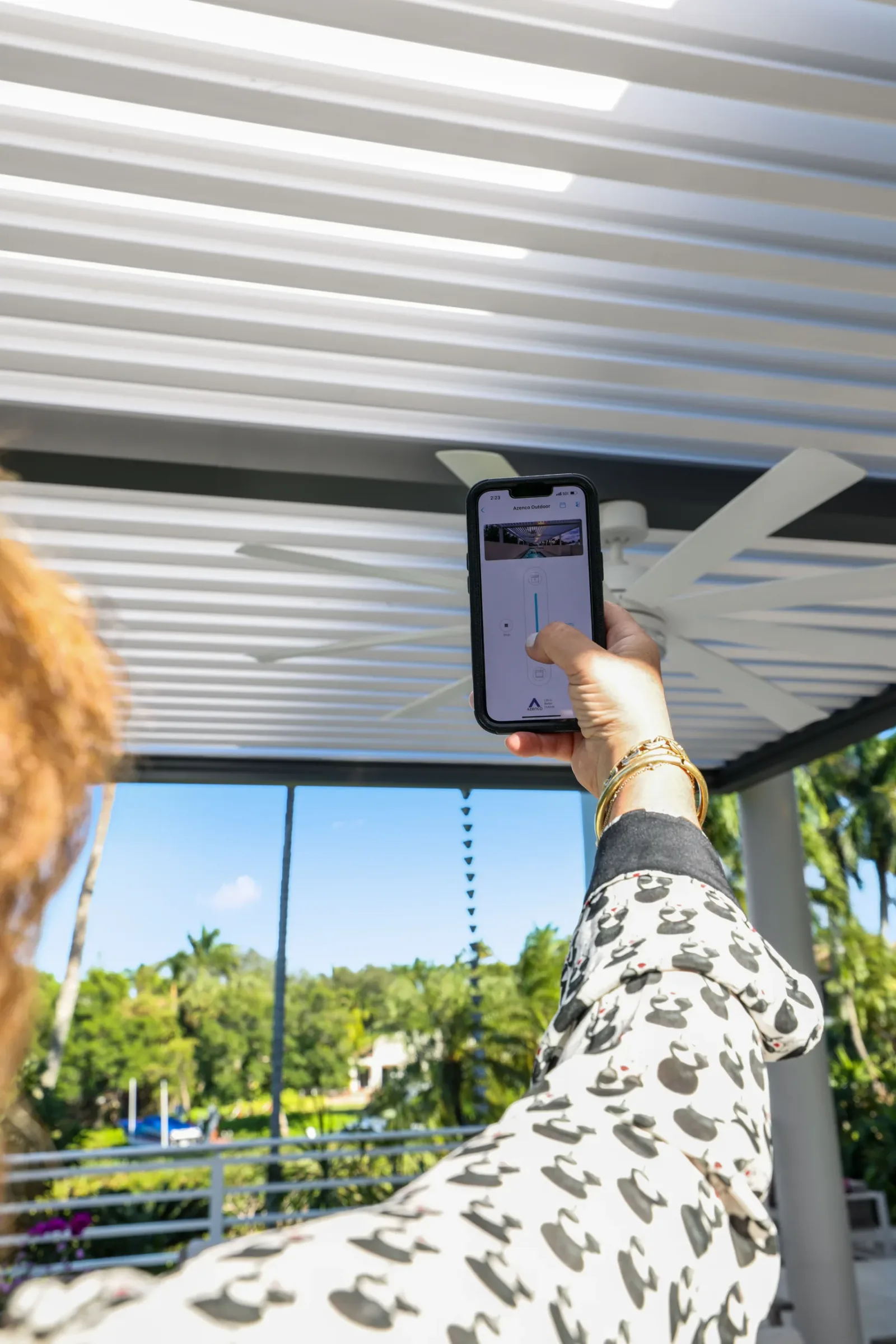 Azenco R-BLADE motorized aluminum louvers controlled from a phone
