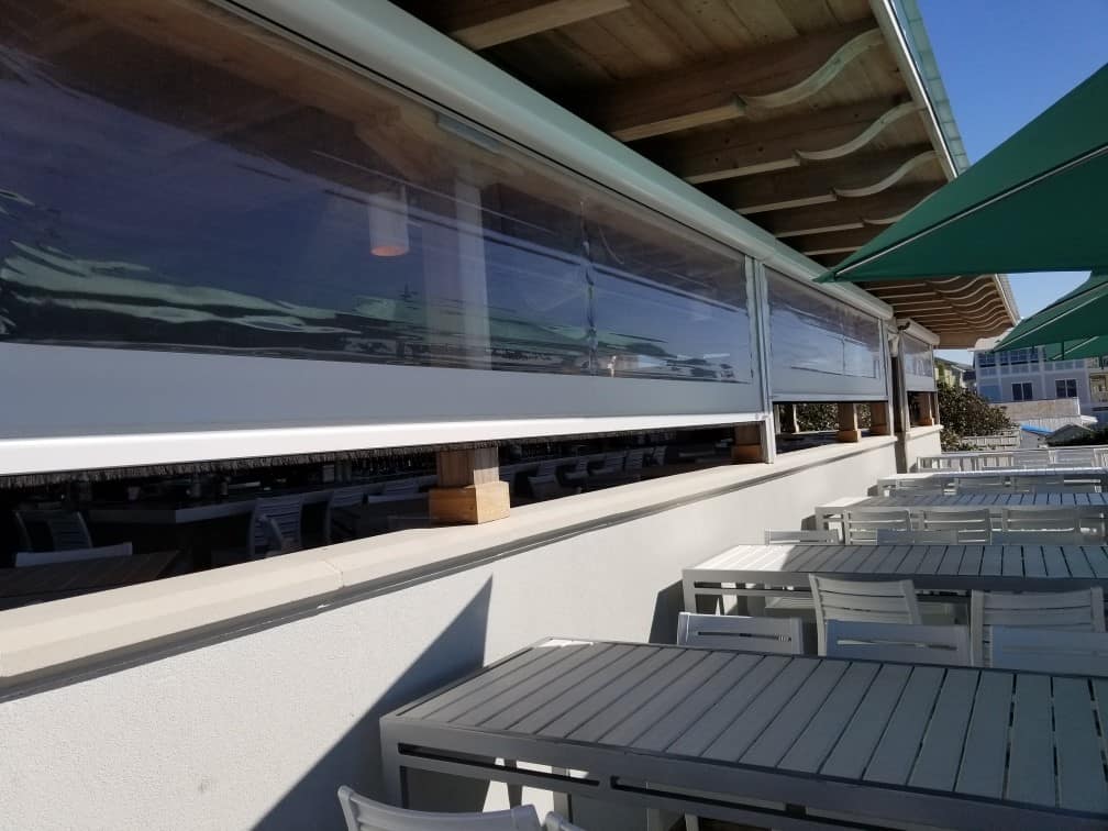 Large-span commercial screens